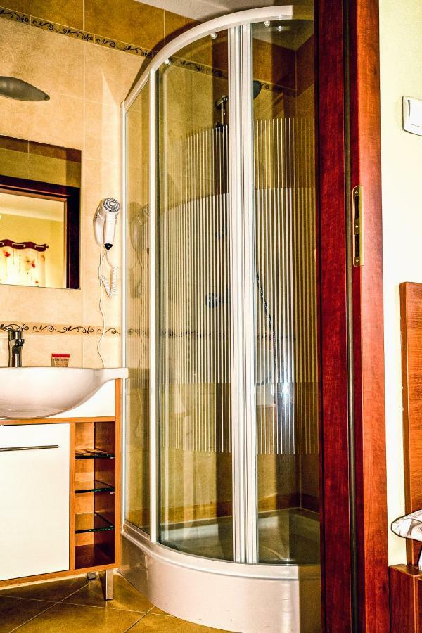 Hotel Hellada Kielce Extérieur photo