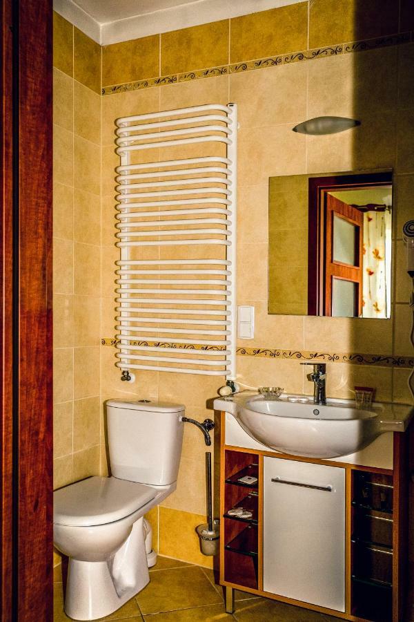 Hotel Hellada Kielce Extérieur photo